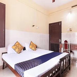 Hotel Spot On 60665 Royal Tourist